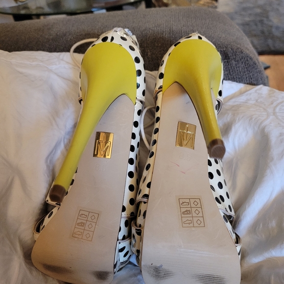 Shoes - Picture 5 of 6